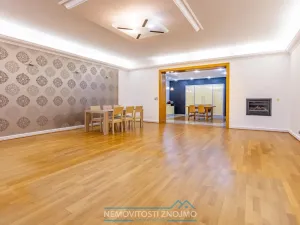 Pronájem atypického bytu, Znojmo, Horní náměstí, 260 m2
