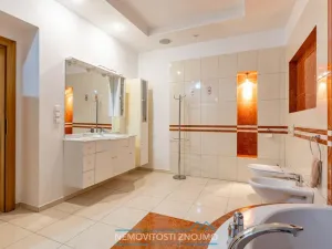 Pronájem atypického bytu, Znojmo, Horní náměstí, 260 m2