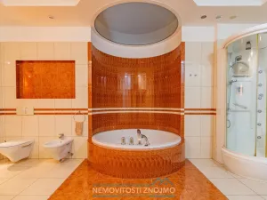 Pronájem atypického bytu, Znojmo, Horní náměstí, 260 m2