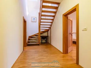 Pronájem atypického bytu, Znojmo, Horní náměstí, 260 m2