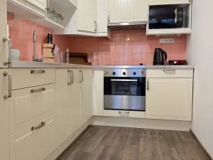 Pronájem bytu 2+kk, Praha, Tvrdonická, 48 m2