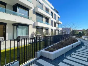 Pronájem bytu 2+kk, Praha, Armády, 53 m2