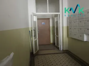 Pronájem obchodního prostoru, Karlovy Vary, Krále Jiřího, 19 m2