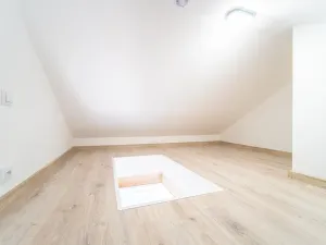Pronájem bytu 2+kk, Praha - Libeň, Pod Labuťkou, 52 m2