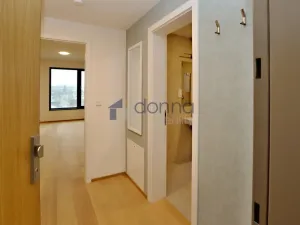 Pronájem bytu 1+kk, Praha, V třešňovce, 43 m2