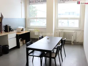 Pronájem kanceláře, Olomouc - Chválkovice, Libušina, 488 m2