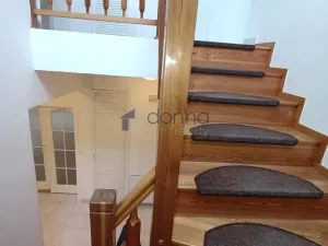 Pronájem rodinného domu, Praha, K vinicím, 251 m2