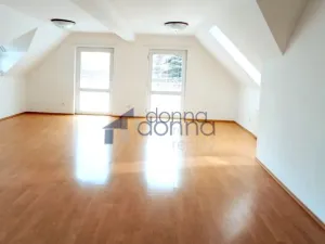 Pronájem rodinného domu, Praha, K vinicím, 251 m2