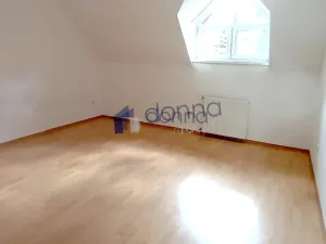 Pronájem rodinného domu, Praha, K vinicím, 251 m2