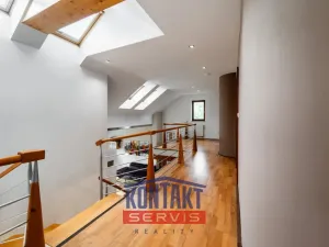 Pronájem rodinného domu, Dubné, 261 m2