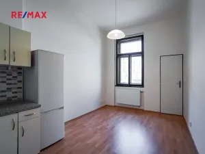 Pronájem bytu 1+1, Praha - Vinohrady, Velehradská, 40 m2