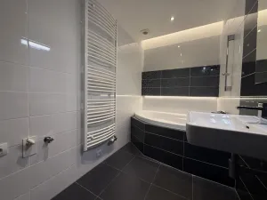 Pronájem bytu 2+kk, Pardubice - Zelené Předměstí, Pod Vinicí, 57 m2