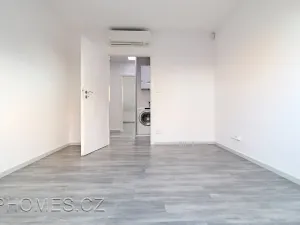 Pronájem bytu 3+kk, Praha - Karlín, Sokolovská, 62 m2