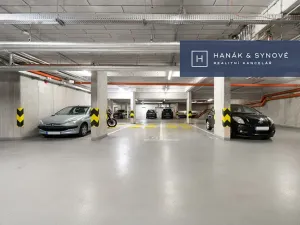 Pronájem garážového stání, Brno, Mojmírovo náměstí, 15 m2