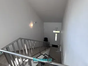 Pronájem kanceláře, Hulín, Vrchlického, 300 m2