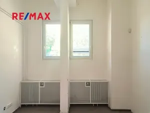 Pronájem kanceláře, Praha - Kobylisy, Horňátecká, 14 m2