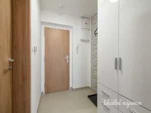 Pronájem bytu 1+kk, Praha - Uhříněves, Ke kříži, 33 m2