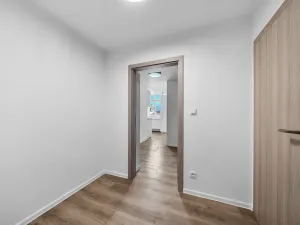 Pronájem bytu 2+1, Praha - Smíchov, Grafická, 64 m2