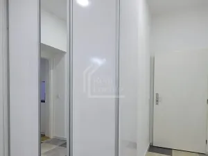 Pronájem bytu 1+kk, Praha - Holešovice, Schnirchova, 35 m2