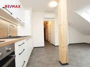 Pronájem bytu 2+kk, Kolín, Kmochova, 44 m2