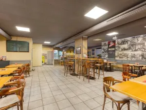 Prodej restaurace, Praha - Kobylisy, Chabařovická, 295 m2