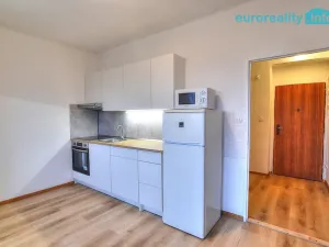 Pronájem bytu 1+1, Okna, 43 m2