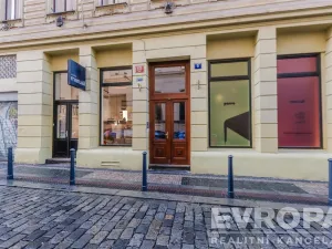 Prodej atypického bytu, Praha - Staré Město, U Dobřenských, 63 m2