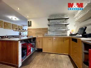 Prodej restaurace, Velké Žernoseky, 438 m2