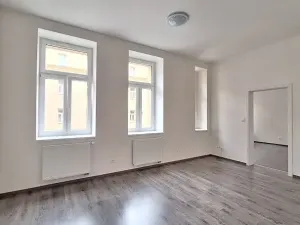 Pronájem bytu 2+kk, Praha - Holešovice, Na Maninách, 46 m2