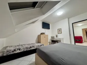 Pronájem bytu 2+kk, Praha - Smíchov, U Santošky, 50 m2