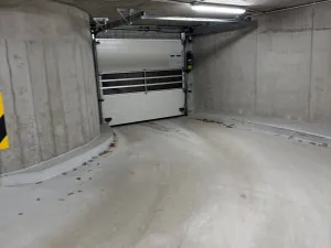 Pronájem garážového stání, Praha - Hloubětín, Poděbradská, 20 m2