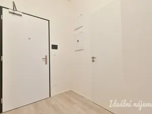 Pronájem bytu 1+kk, Brno, Komárovská, 29 m2