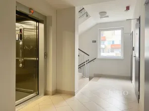 Pronájem bytu 1+kk, Praha, Modenská, 28 m2