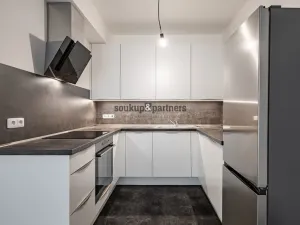 Prodej bytu 2+kk, Praha, Návarovská, 61 m2