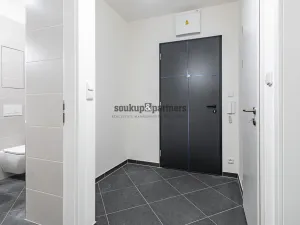 Prodej bytu 2+kk, Praha, Návarovská, 61 m2