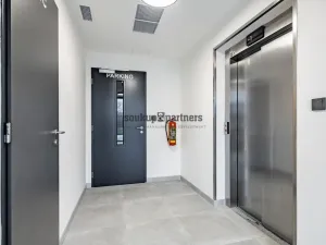 Prodej bytu 2+kk, Praha, Návarovská, 61 m2