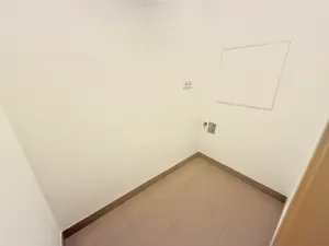 Prodej bytu 2+kk, Praha - Žižkov, Ke kapslovně, 58 m2