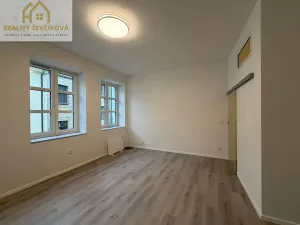 Pronájem bytu 2+1, Hradec Králové, Velké náměstí, 51 m2