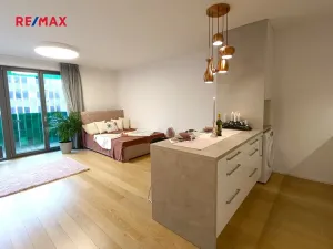 Pronájem bytu 1+kk, Praha - Vršovice, Altajská, 40 m2