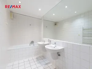 Pronájem bytu 3+1, Praha - Holešovice, Umělecká, 93 m2