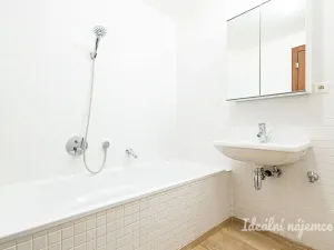 Pronájem bytu 2+kk, Praha, Podnádražní, 55 m2