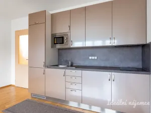 Pronájem bytu 1+kk, Praha - Hostivař, Kytínská, 34 m2