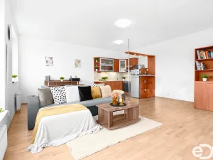 Prodej bytu 2+kk, Praha, Místecká, 49 m2