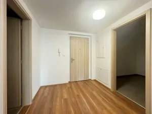 Pronájem bytu 2+kk, Pardubice - Zelené Předměstí, nábřeží Závodu míru, 80 m2