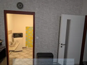 Pronájem bytu 2+kk, Praha - Kobylisy, Burešova, 45 m2