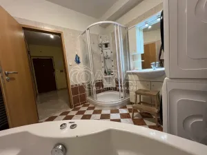 Pronájem bytu 3+1, Praha - Kbely, Toužimská, 135 m2