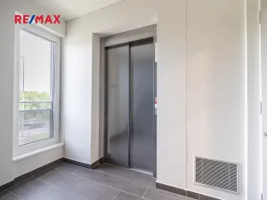 Prodej bytu 1+kk, Praha - Háje, Sochorcova, 33 m2