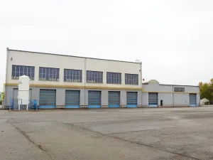 Pronájem výrobních prostor, Lišov, Hůrecká, 2357 m2