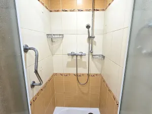 Prodej bytu 2+1, Karlovy Vary, Lomená, 52 m2