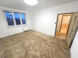 Prodej bytu 2+1, Karlovy Vary, Lomená, 52 m2